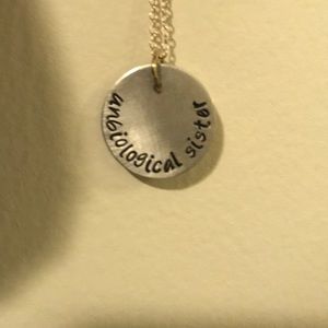 Un biological sister necklace